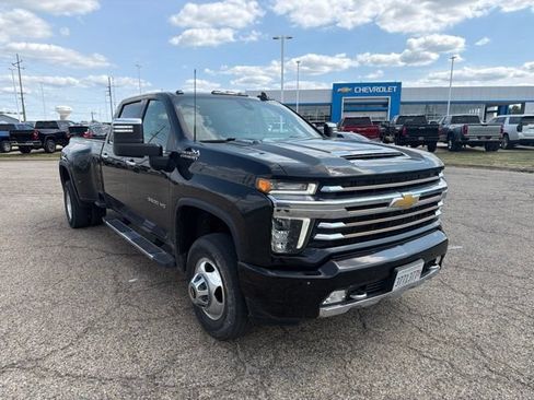 Used 2022 Chevrolet Silverado 3500 High Country AWD/4WD image 2