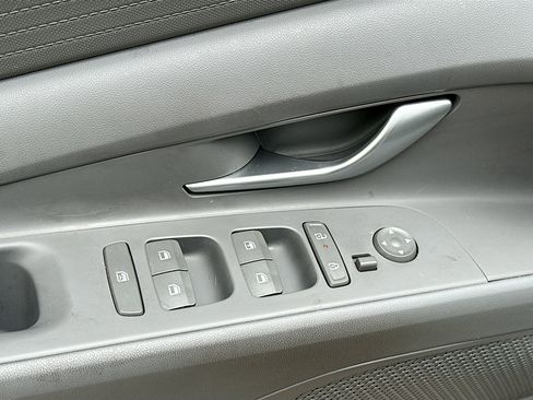 Used 2024 Hyundai Elantra SE image 15