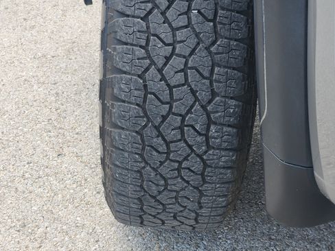 Used 2025 GMC Sierra 2500 AT4 AWD/4WD image 11