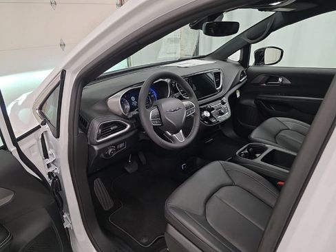 New 2026 Chrysler Pacifica Select AWD/4WD image 14