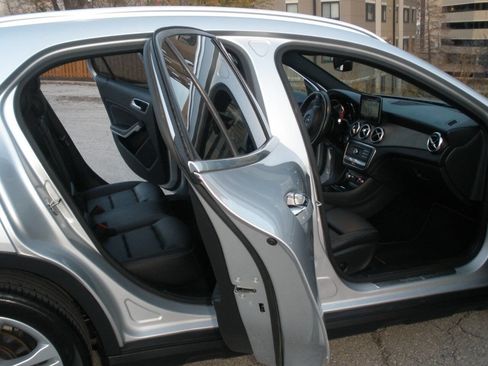 Used 2019 Mercedes-Benz GLA 250 4MATIC image 24