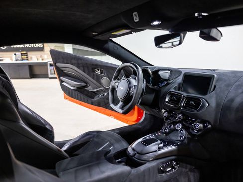 Used 2020 Aston Martin V8 Vantage Coupe image 32