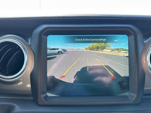 Used 2023 Jeep Gladiator Overland image 18