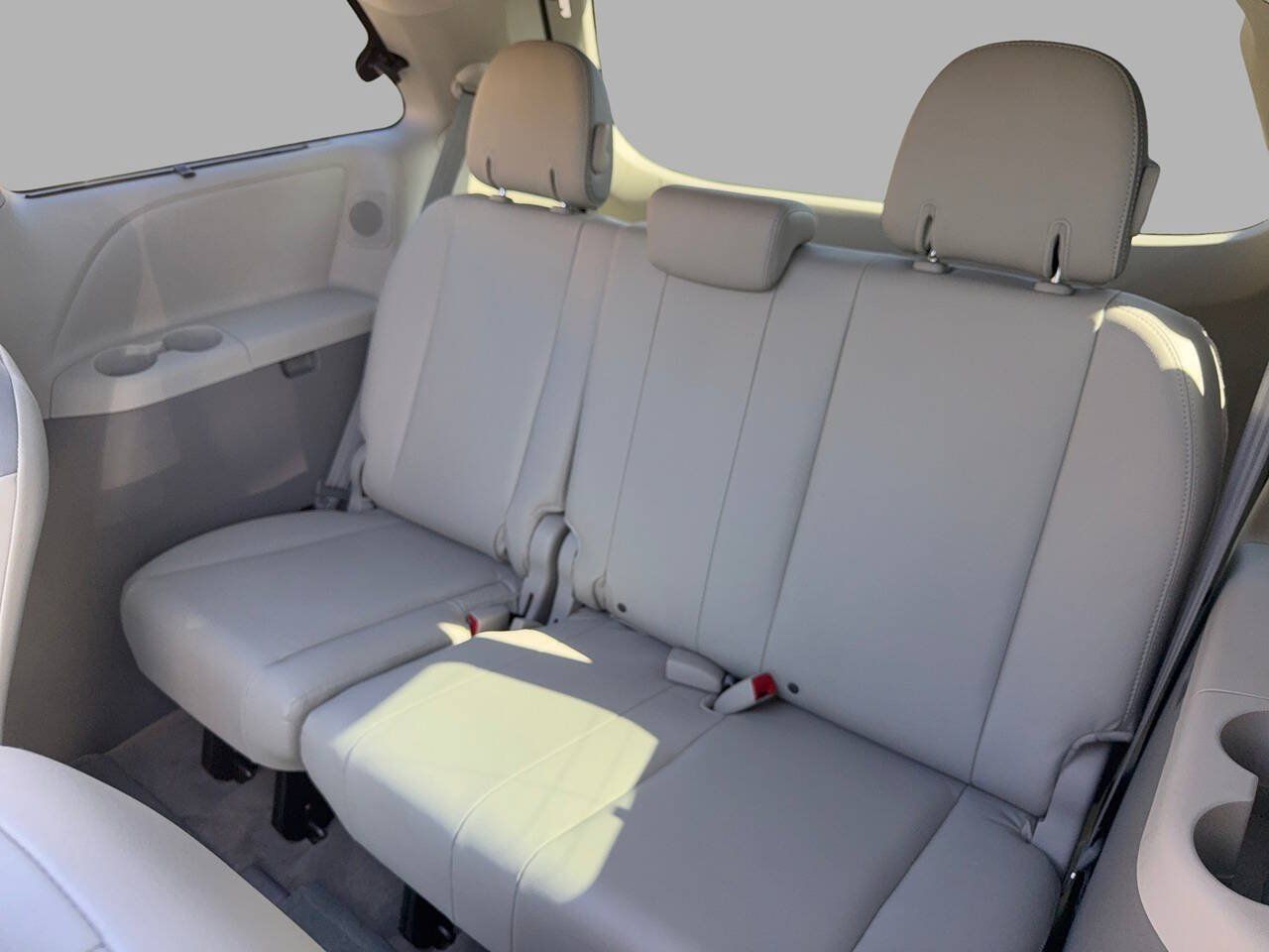 Used 2013 Toyota Sienna Limited w/ Premium Pkg FWD image 20