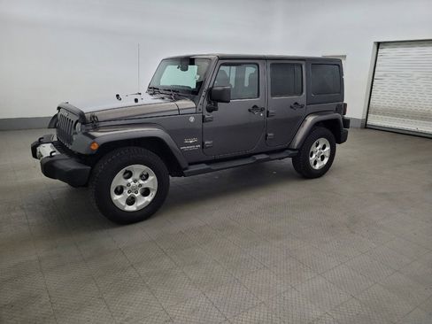 Used 2014 Jeep Wrangler Unlimited Sahara w/ Dual Top Group AWD/4WD image 2