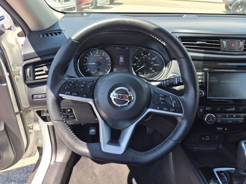 Used 2019 Nissan Rogue SV AWD/4WD image 18