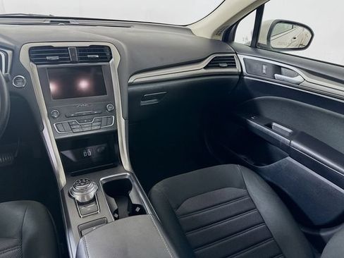 Used 2020 Ford Fusion SE FWD image 26