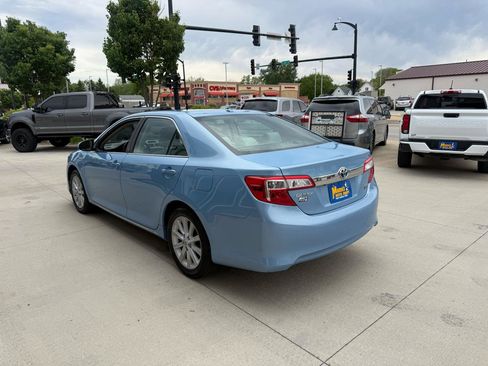 Used 2012 Toyota Camry XLE w/ Leather Pkg FWD image 4