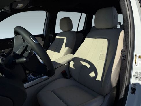 New 2026 Mercedes-Benz GLB 250 image 4