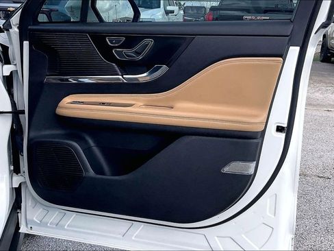 Used 2022 Lincoln Corsair Reserve image 29