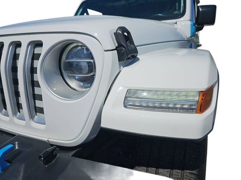 Used 2022 Jeep Wrangler Unlimited Sahara w/ Cold Weather Group AWD/4WD image 32