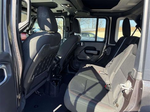 Used 2021 Jeep Wrangler Unlimited Rubicon w/ Cold Weather Group image 15