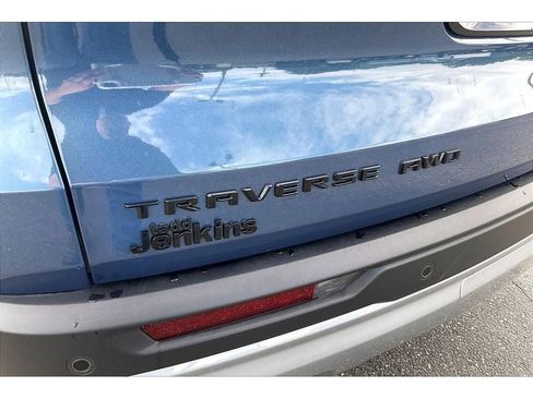 Used 2024 Chevrolet Traverse Z71 w/ Enhanced Driving Package AWD/4WD image 33