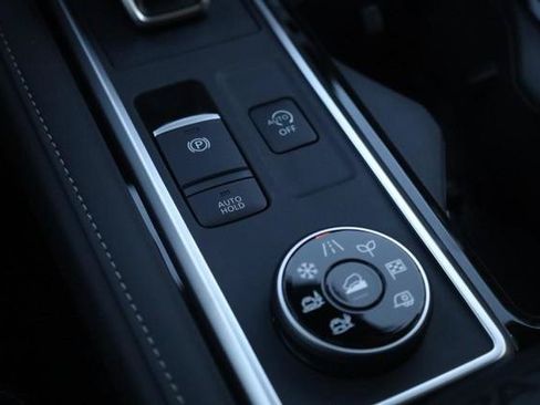 New 2026 Nissan Pathfinder SL AWD/4WD image 17