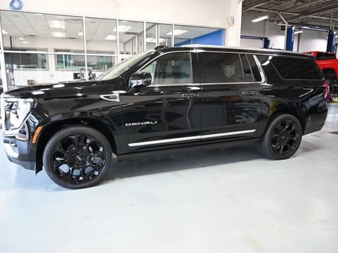 New 2026 GMC Yukon XL Denali w/ Denali Reserve Package AWD/4WD image 7