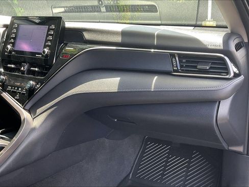 Used 2022 Toyota Camry SE FWD image 14