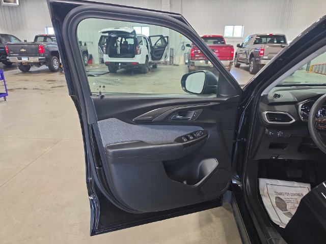 Used 2023 Chevrolet TrailBlazer LS FWD image 24