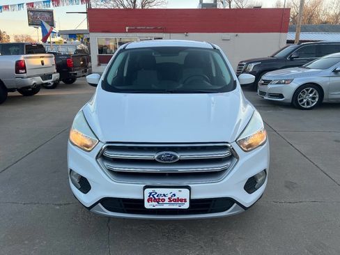 Used 2017 Ford Escape SE image 4