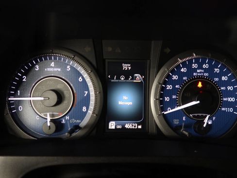 Used 2017 Toyota Sienna XLE w/ XLE Navigation Package FWD image 23