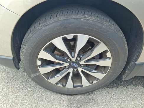 Used 2015 Subaru Outback 2.5i Limited AWD/4WD image 4