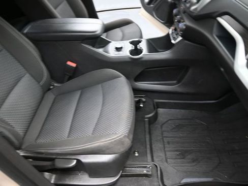 Used 2023 GMC Terrain SLE w/ Driver Convenience Package image 27