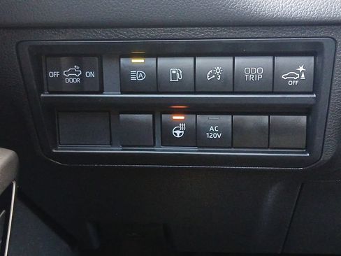Used 2024 Toyota Tundra Limited AWD/4WD image 12