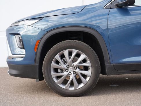 Used 2025 Buick Enclave Preferred image 11