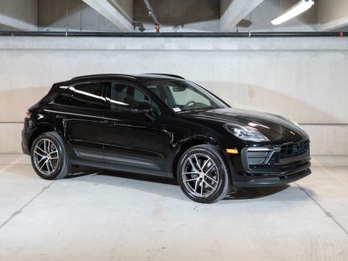 Certified 2026 Porsche Macan AWD/4WD image 7