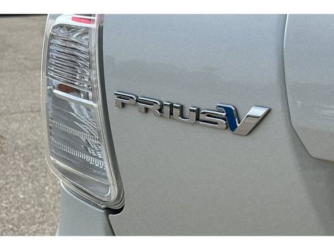 Used 2016 Toyota Prius V Five w/ Advanced Technology Package FWD image 16