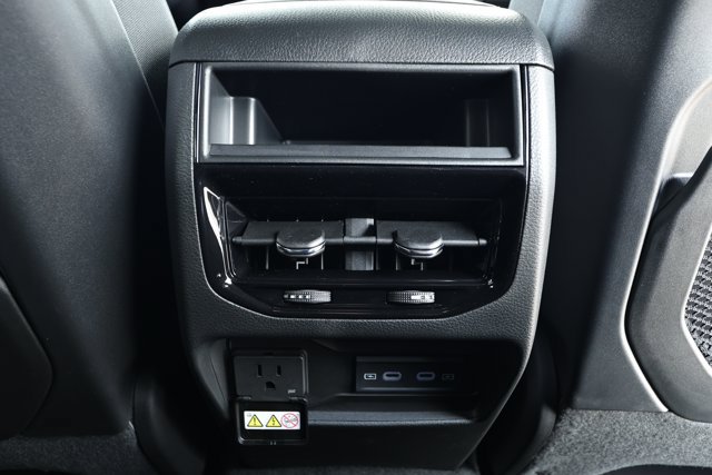 New 2027 Jeep Grand Cherokee Limited RWD image 31