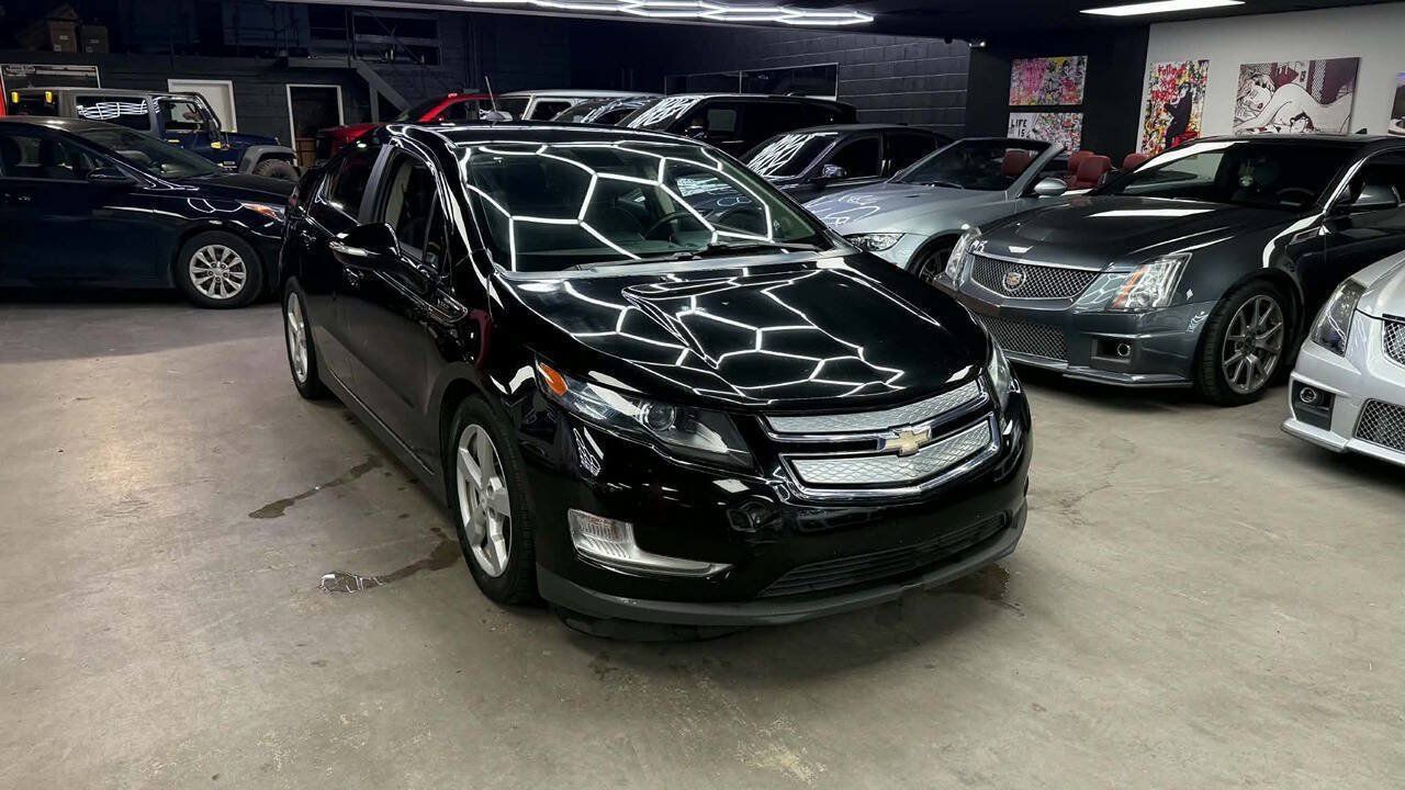 Used 2015 Chevrolet Volt FWD image 2