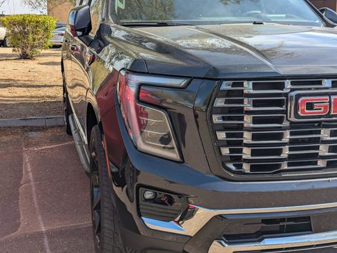 Used 2025 GMC Yukon XL Elevation w/ Elevation Premium Package image 4