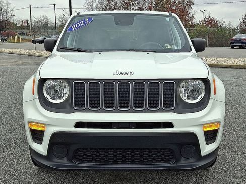 Used 2023 Jeep Renegade Latitude AWD/4WD image 2