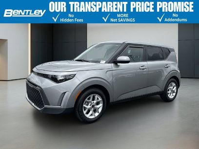 Used 2025 Kia Soul LX w/ LX Technology Package