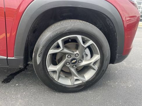 Used 2025 Chevrolet Trax LT FWD image 41