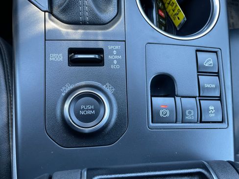 Certified 2025 Toyota Highlander XSE AWD/4WD image 16