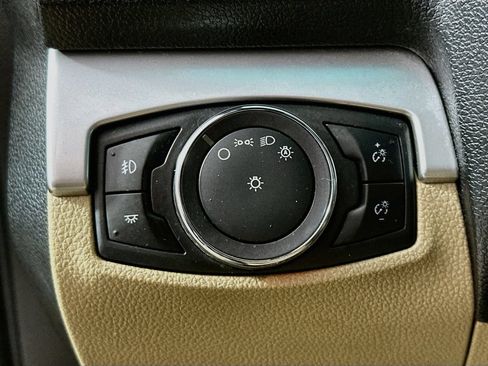 Used 2016 Ford Explorer XLT FWD image 12