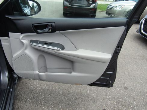 Used 2012 Toyota Camry XLE w/ Leather Pkg FWD image 21