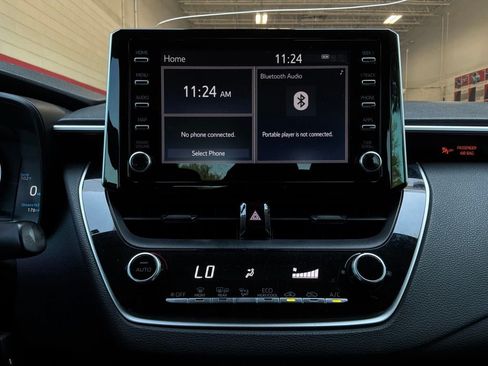 Used 2020 Toyota Corolla LE FWD image 28