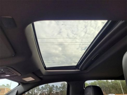 Used 2022 Chevrolet Silverado 2500 High Country w/ Z71 Off-Road Package image 17