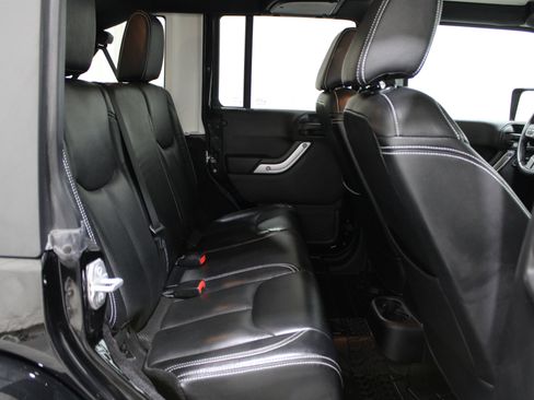 Used 2015 Jeep Wrangler Unlimited Sahara w/ Connectivity Group image 23