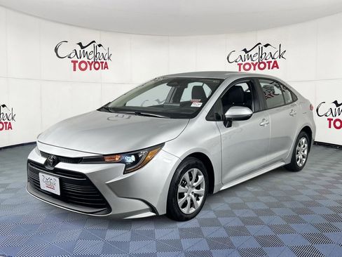 Used 2024 Toyota Corolla LE image 2
