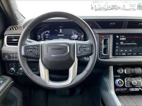 Used 2024 GMC Yukon XL Denali image 5
