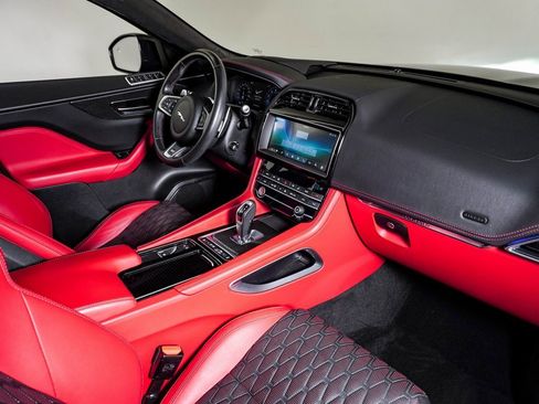 Used 2020 Jaguar F-PACE SVR image 14