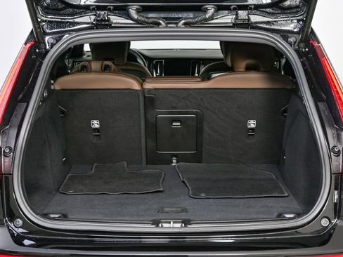 Certified 2025 Volvo V60 B5 Cross Country Plus image 31