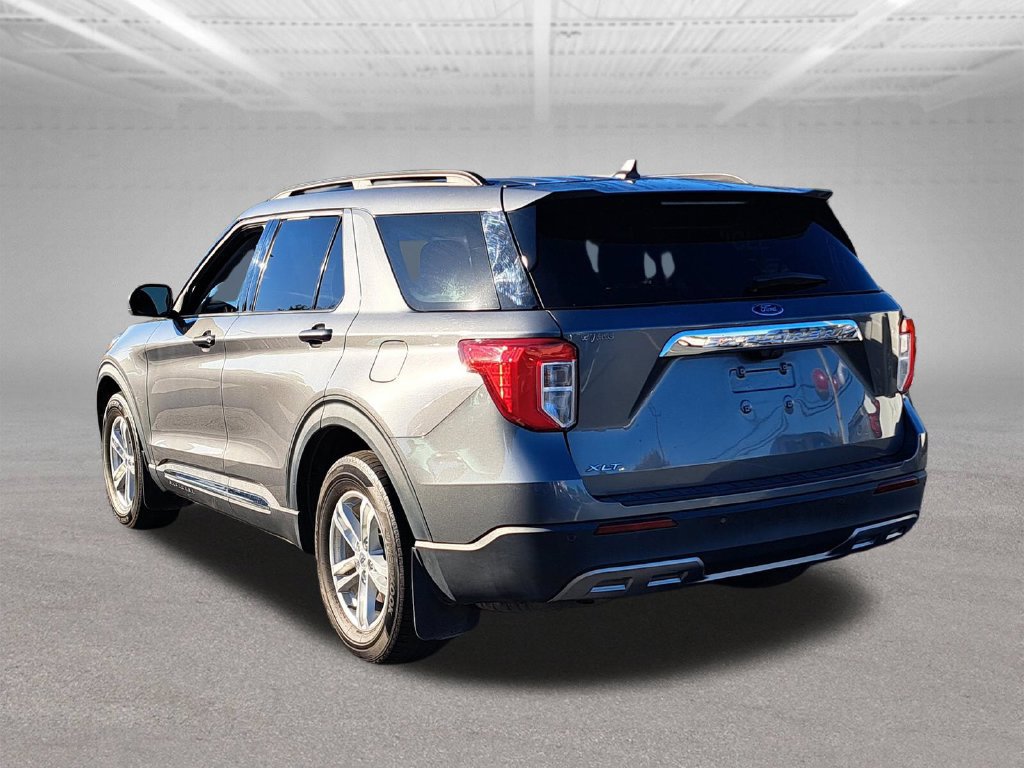 Used 2024 Ford Explorer XLT w/ Equipment Group 202A RWD image 4