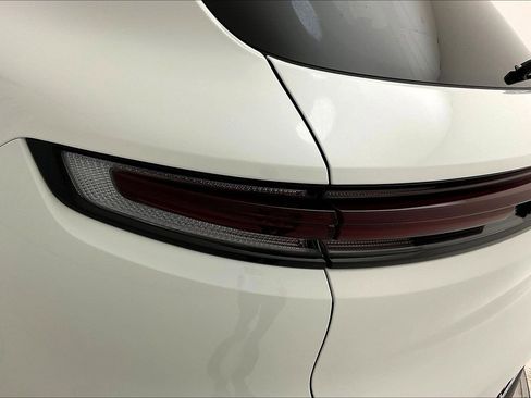 Used 2024 Porsche Cayenne AWD/4WD image 22