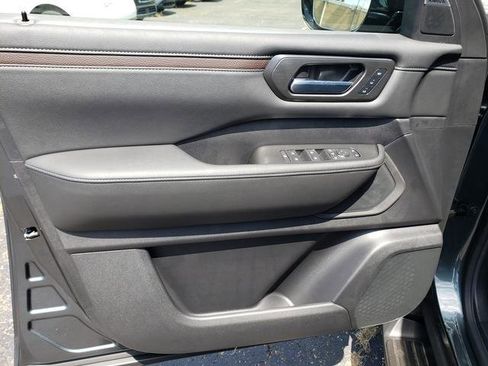 New 2025 Nissan Armada SL w/ Captain's Chari Seat Package image 13