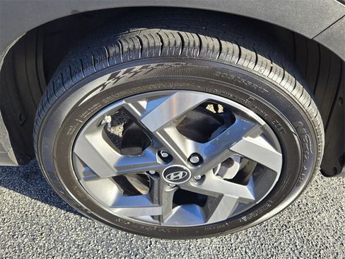 Certified 2024 Hyundai Venue SEL image 17