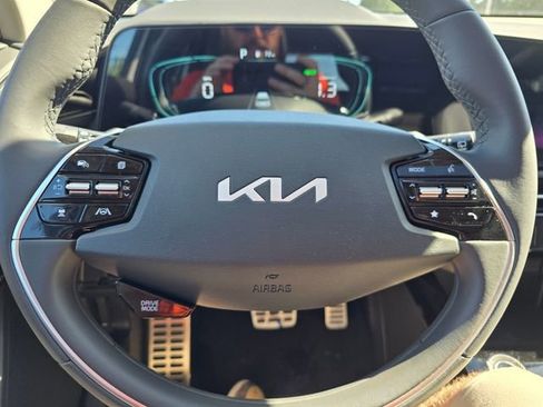 New 2025 Kia Niro EX Touring image 8